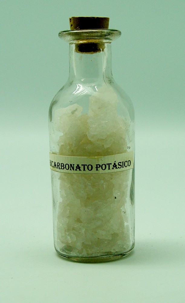 Bicarbonato_pot%C3%A1sico_frasco-e1358507480435.jpg